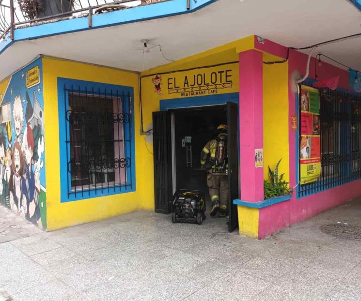 Controlan incendio en El Ajolote de Barrio Antiguo Controlan incendio en El Ajolote de Barrio Antiguo