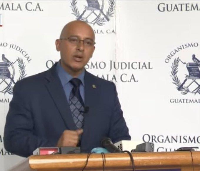 Van Torres y Arévalo a segunda vuelta en Guatemala