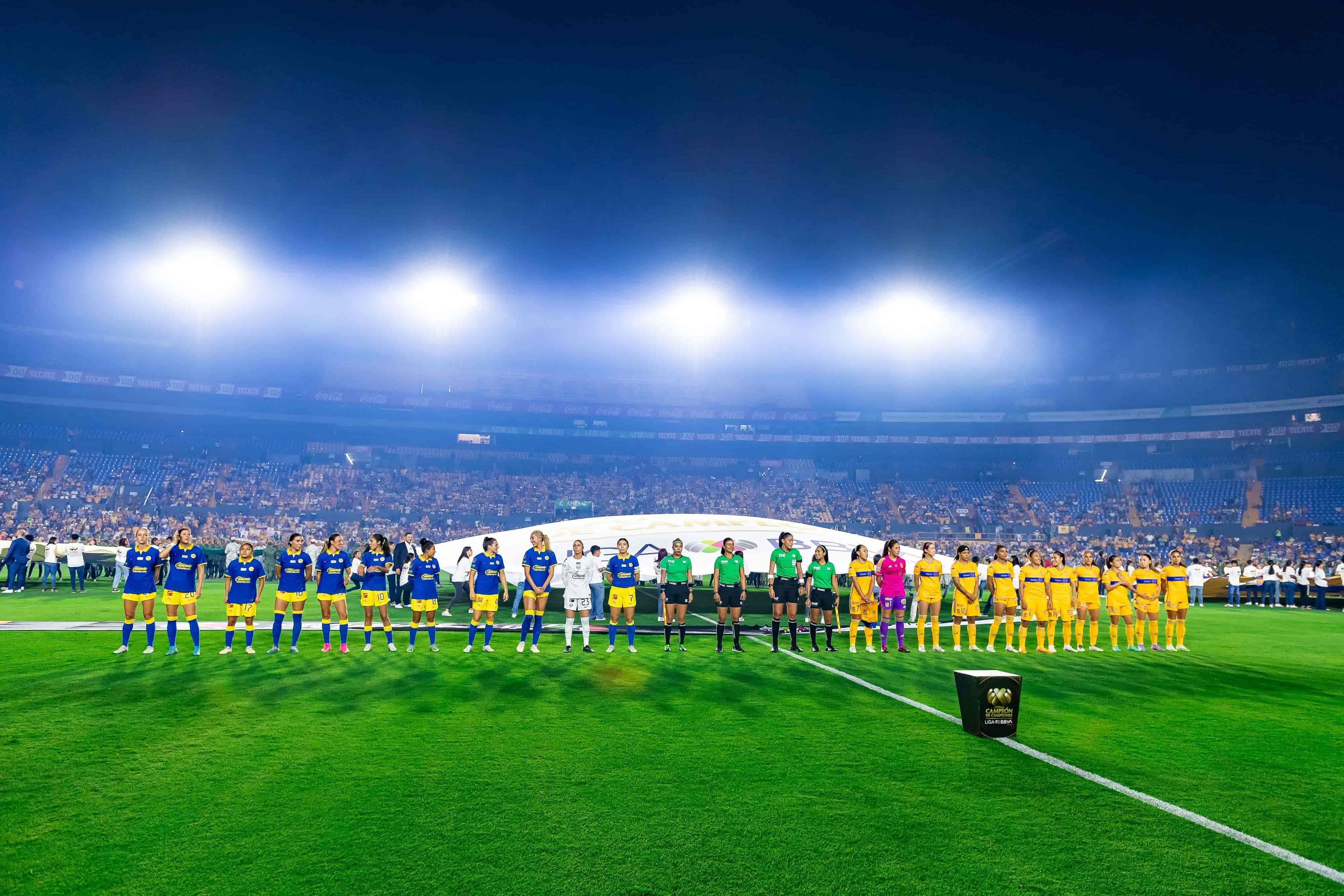 Estadio Universitario.