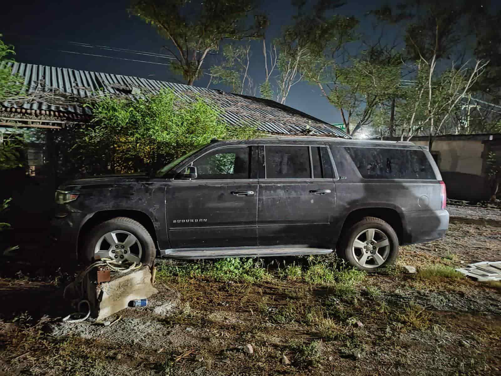 Dos vehículos asegurados, uno de ellos con reporte de robo y otro con irregularidades, así como ubicación de droga, fue el resultado de un cateo realizado el domingo por la Fiscalía General de Justicia de Nuevo León en una propiedad del municipio de Abasolo.