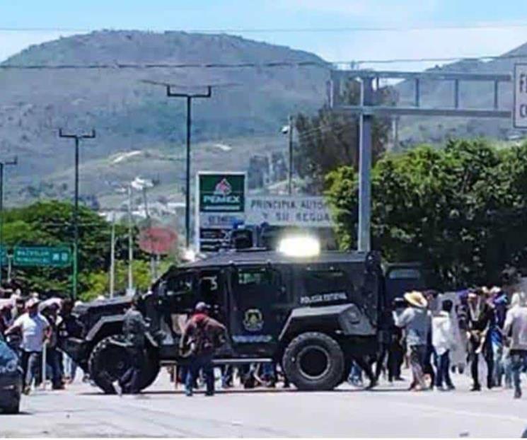 Regresan bloqueos a la Autopista del Sol