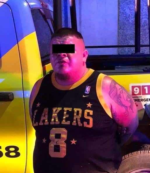 En el momento en que circulaba en una motocicleta con reporte de robo, un hombre fue arrestado por elementos de la Secretaría de Seguridad y Protección a la Ciudadanía de Monterrey, la madrugada de ayer en la Colonia Cumbres del Sol, al poniente de la ciudad.