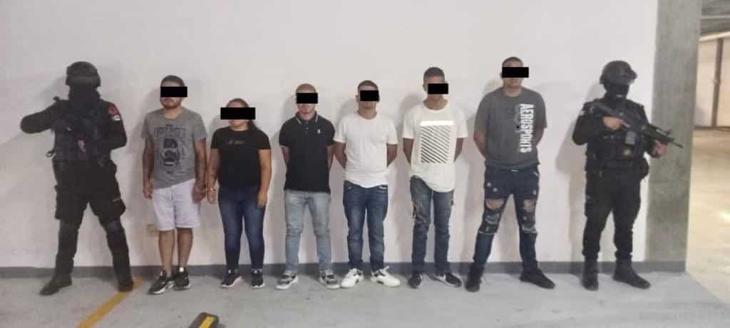 En dos hechos diferentes, elementos de Fuerza Civil arrestaron 10 personas armadas, la madrugada de ayer al norte de Monterrey y en el municipio de Doctor González.