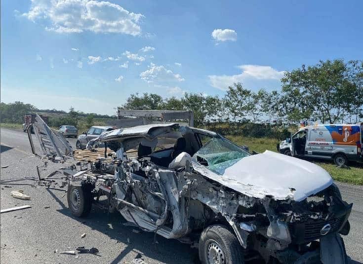 Estrella camioneta contra tráiler