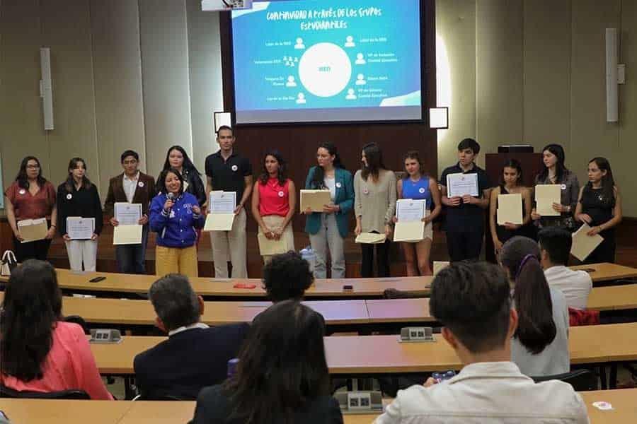 De estudiantes para estudiantes