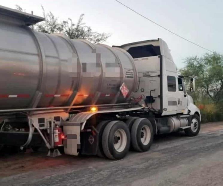 Aseguran pipa con combustible robado Aseguran pipa con combustible robado