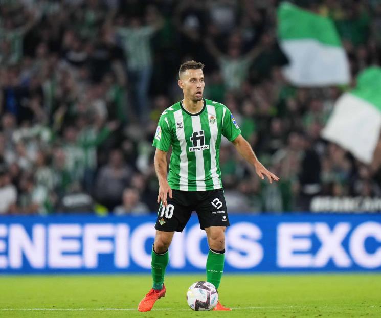 Apuesta Rayados todo por llegar a Sergio Canales
