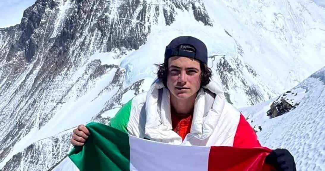 Mexicano subió al Everest para tocar piano