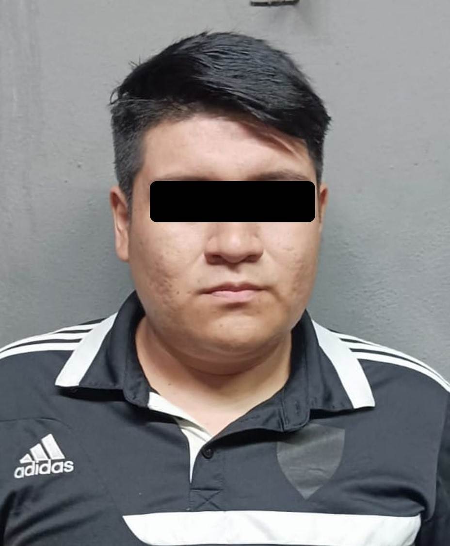 Un delincuente robó con lujo de violencia un automóvil a una mujer en el municipio de Apodaca y al escapar, termino estrellándose contra una unidad de Protección Civil municipal.
