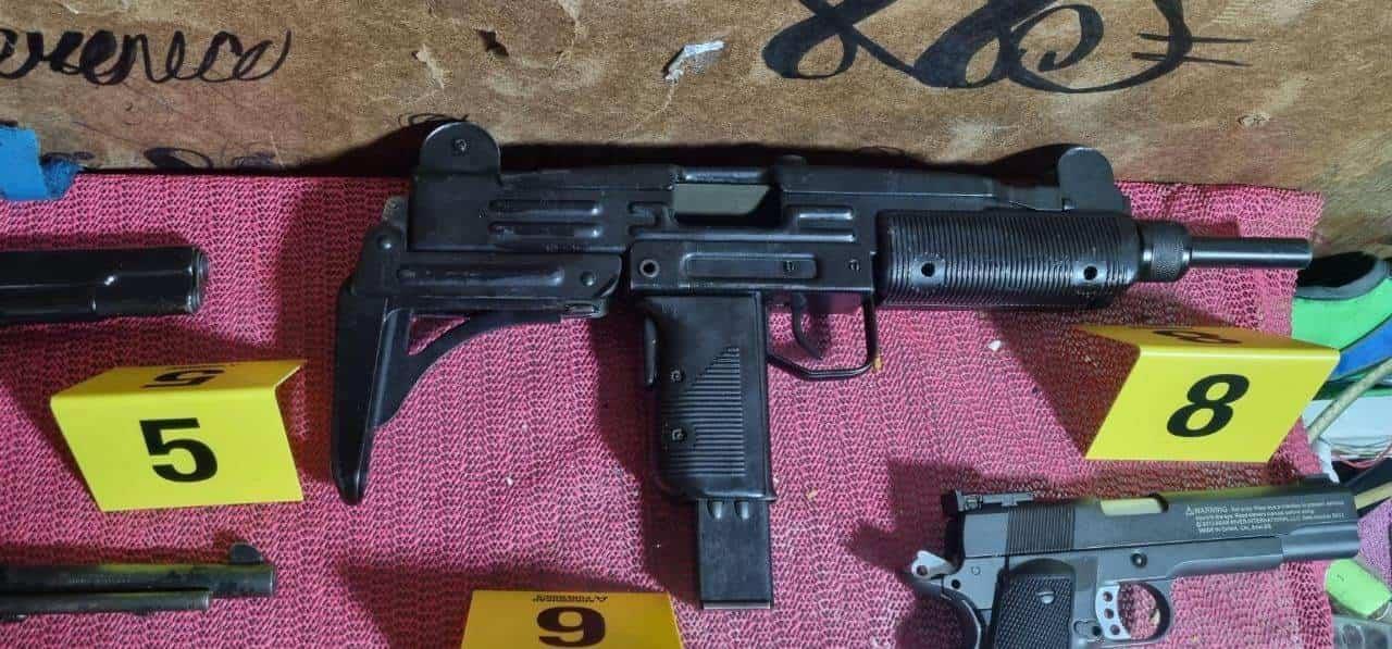 Decomisan armas de fuego, droga y equipo táctico