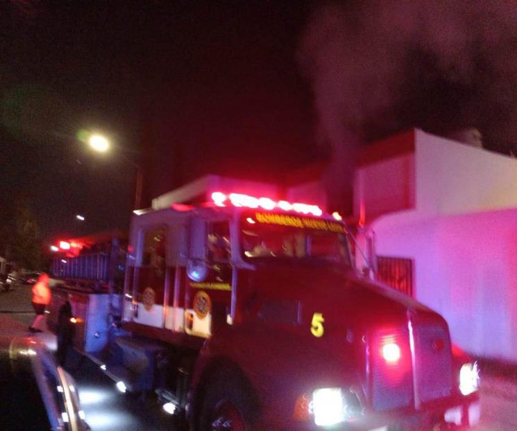 Acaba incendio con vivienda