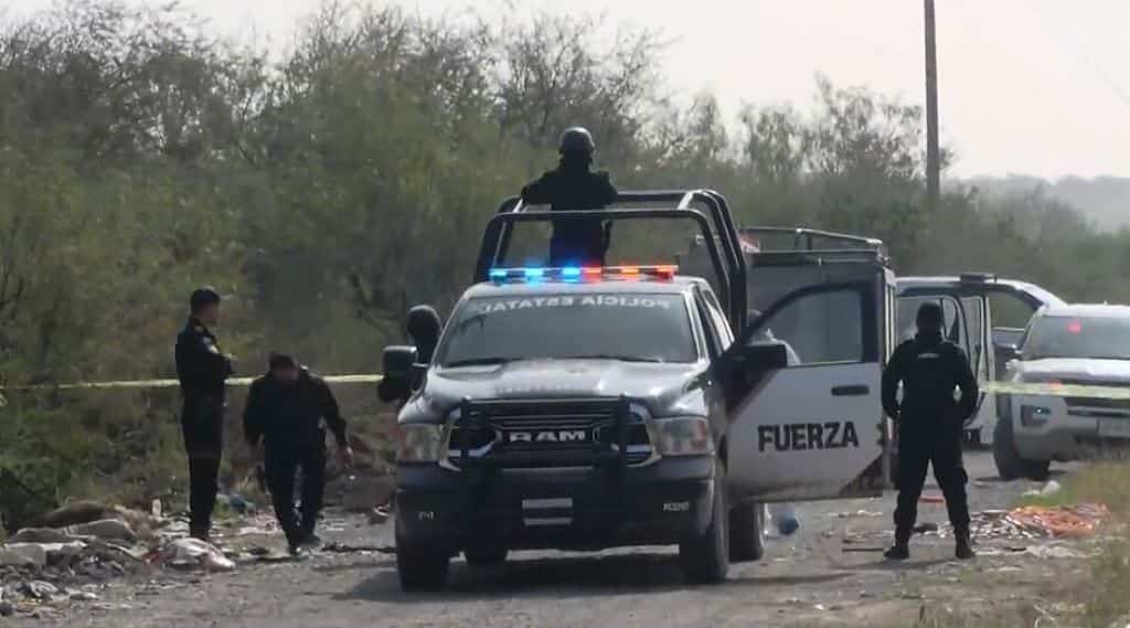 La Fiscalía General de Justicia del Estado, investiga el hallazgo de un cuerpo momificado, que fue encontrado en medio de una brecha ubicada en el municipio de Salinas Victoria.