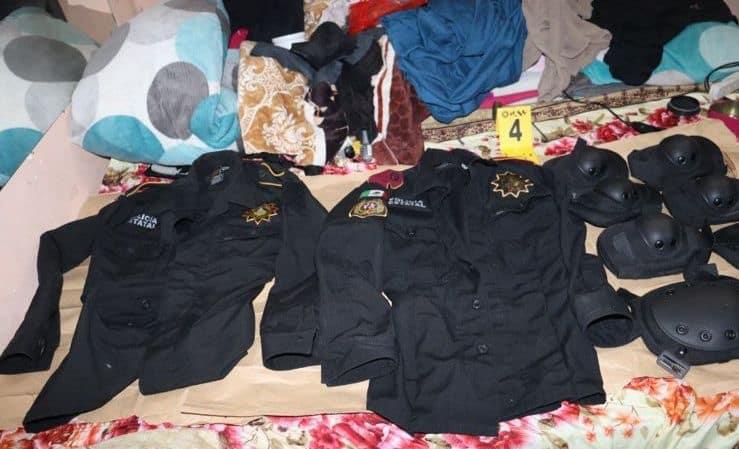Aseguran equipo táctico de FC y arma de Sedena en cateo