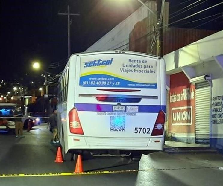 Muere adulto mayor arrollado por camión de personal