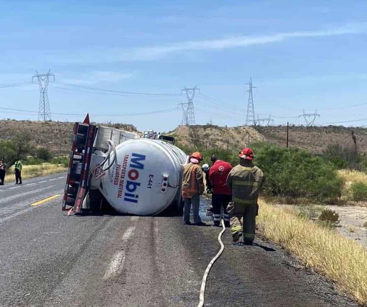 Vuelca pipa en Carretera a Monclova