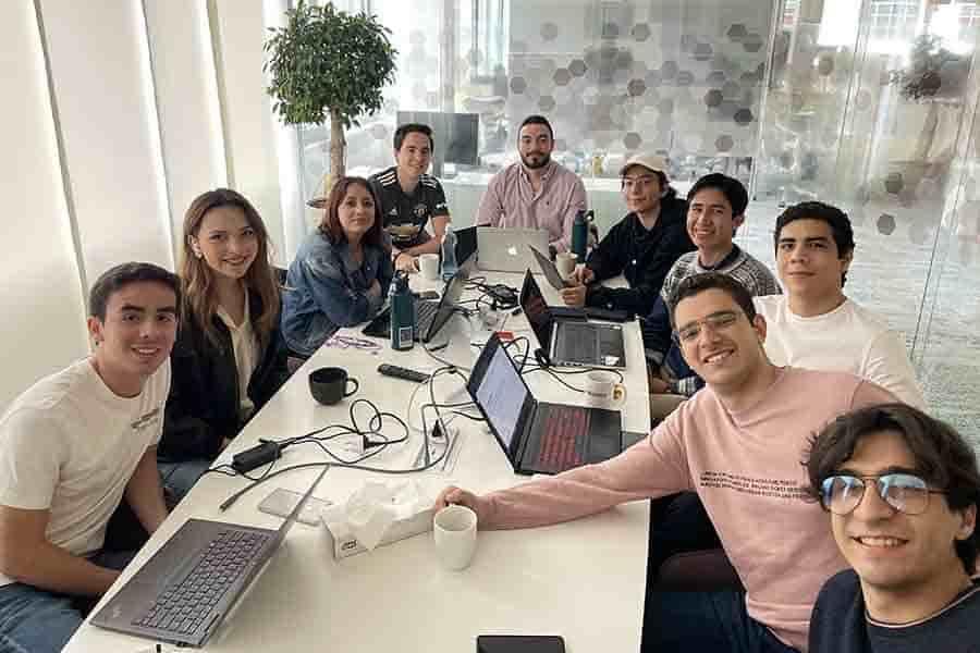 Estudiantes tienen experiencia profesional en Cemex Europa
