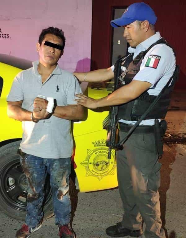 Golpea a compañero de parranda