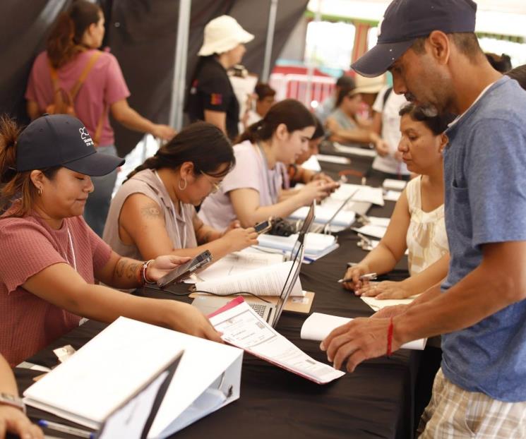 Reparten 80 mil paquetes de útiles escolares a regios