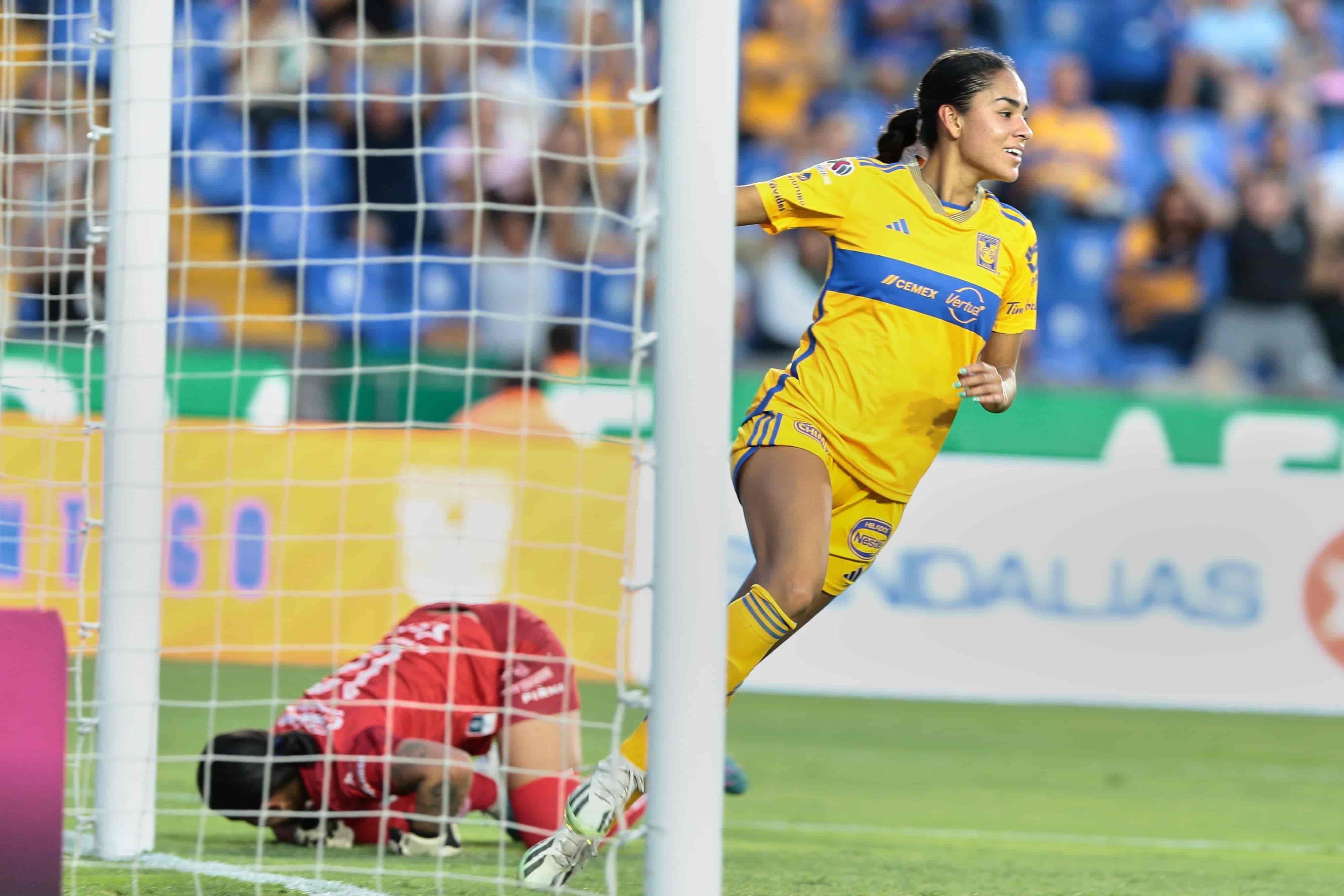 Maricarmen Reyes hace doblete.