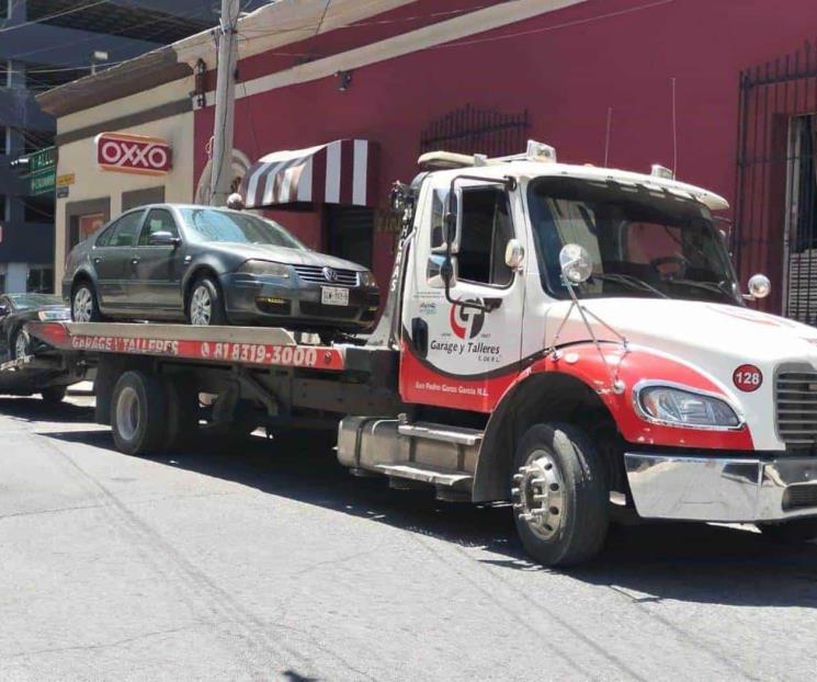 Arma tránsito de Mty operativo contra mal estacionados 