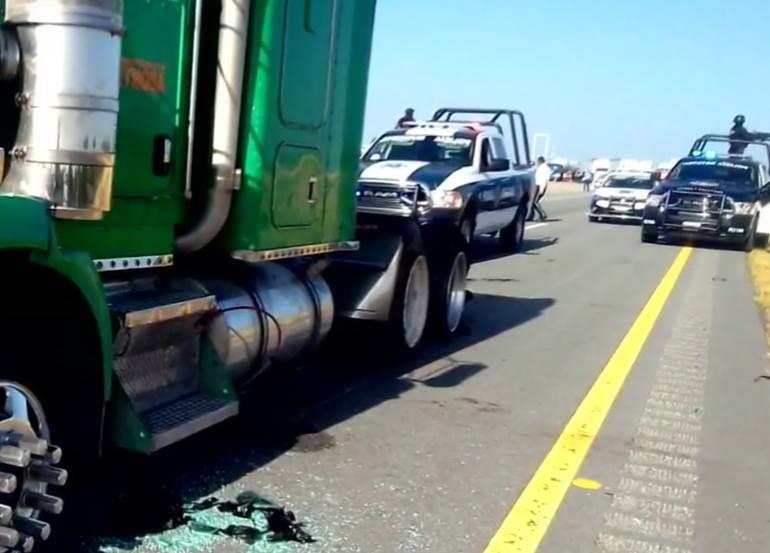 Detienen a trailero tras persecusión