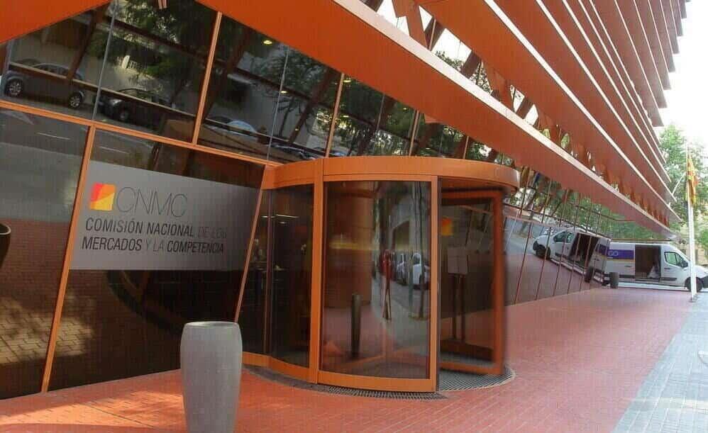 La CNMC multa con 194 millones a Amazon y Apple