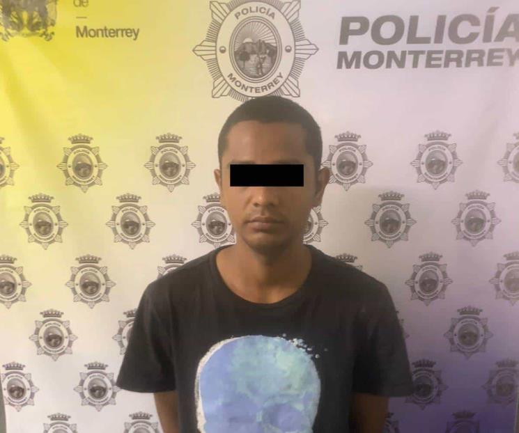 Golpea a su pareja a puñetazos y patadas