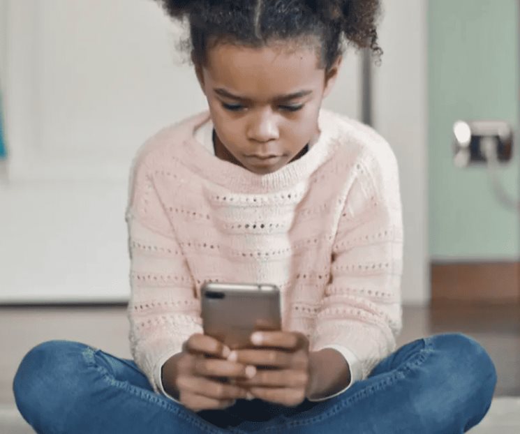 Prefiere que sus hijos jueguen con IA que con TikTok