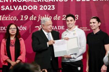 Reconocen a atletas por Centroamericanos