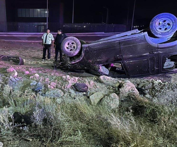 Volcadura en García deja un muerto y una mujer herida Volcadura en García deja un muerto y una mujer herida