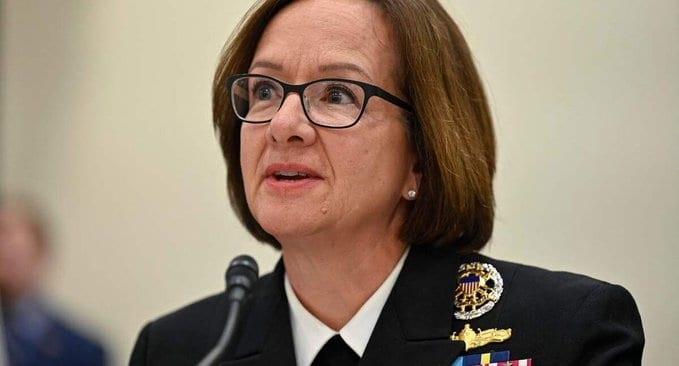 Elige Biden a una almirante para dirigir la Marina