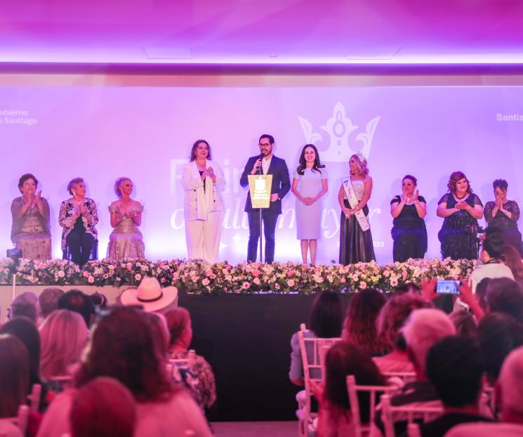 Corona Santiago a su nueva Reina del Adulto Mayor