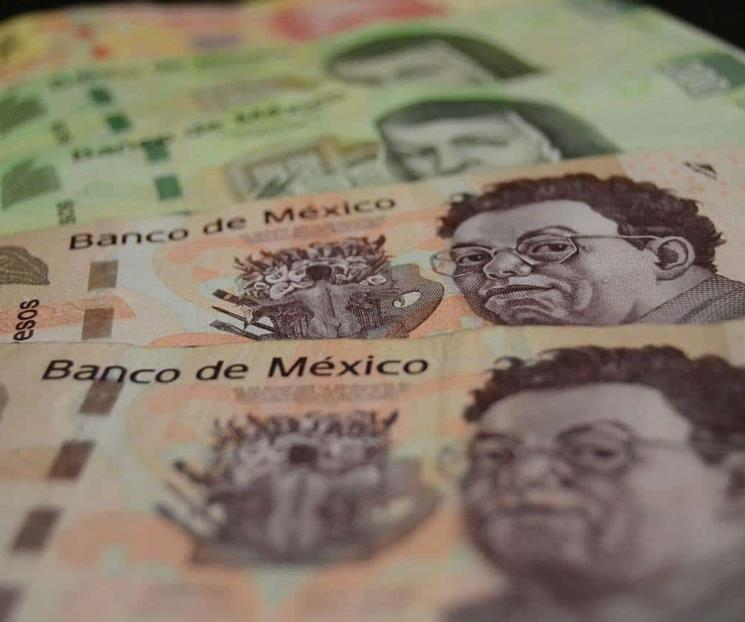 Sugieren a SHCP y Banxico corregir al superpeso