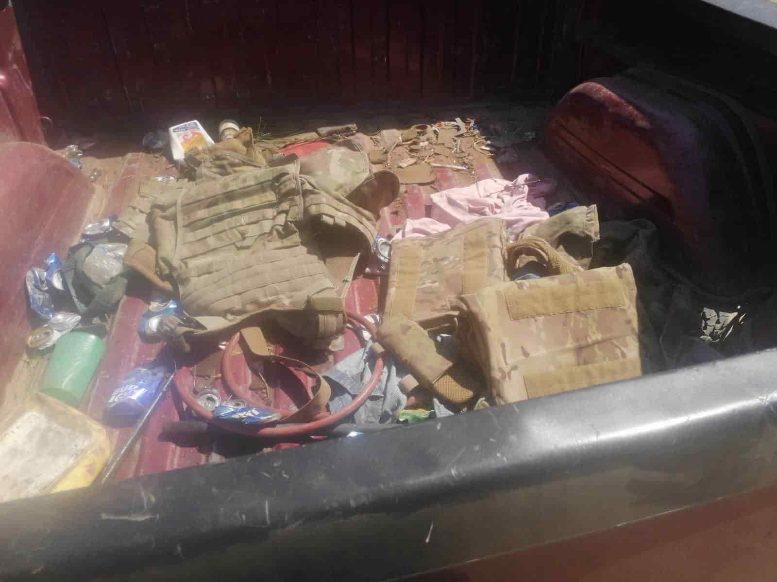 Tras el reporte de disparos de arma de fuego, elementos de Fuerza Civil arrestaron a una mujer que portaba dos armas largas, municiones y un chaleco táctico, en el municipio de Anáhuac.