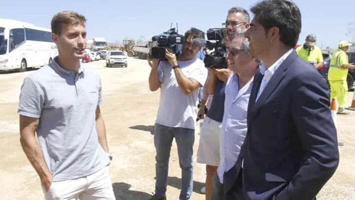 Y Canales ya firmó ...