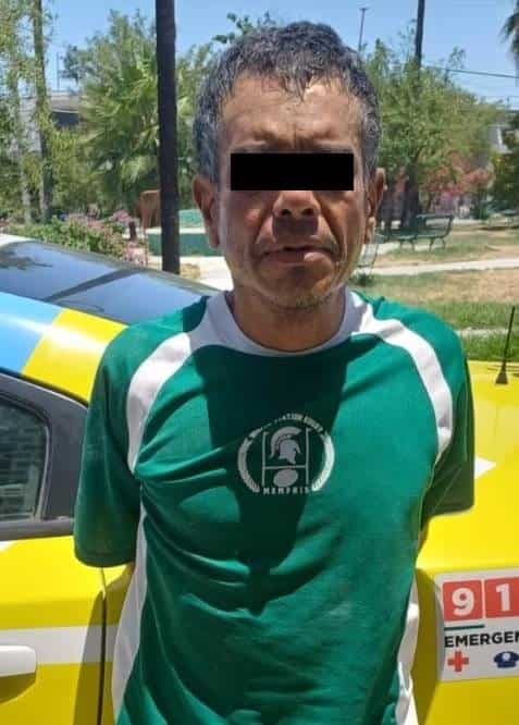 Un hombre fue detenido por oficiales de la Secretaría de Seguridad y Protección a la Ciudadanía de Monterrey, luego de que presuntamente le realizara tocamientos a su vecino de cuatro años de edad, en la Colonia Argentina.