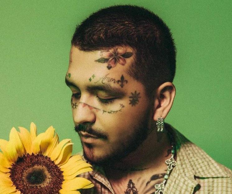 Así se ve el rostro de Christian Nodal al eliminar tatuajes