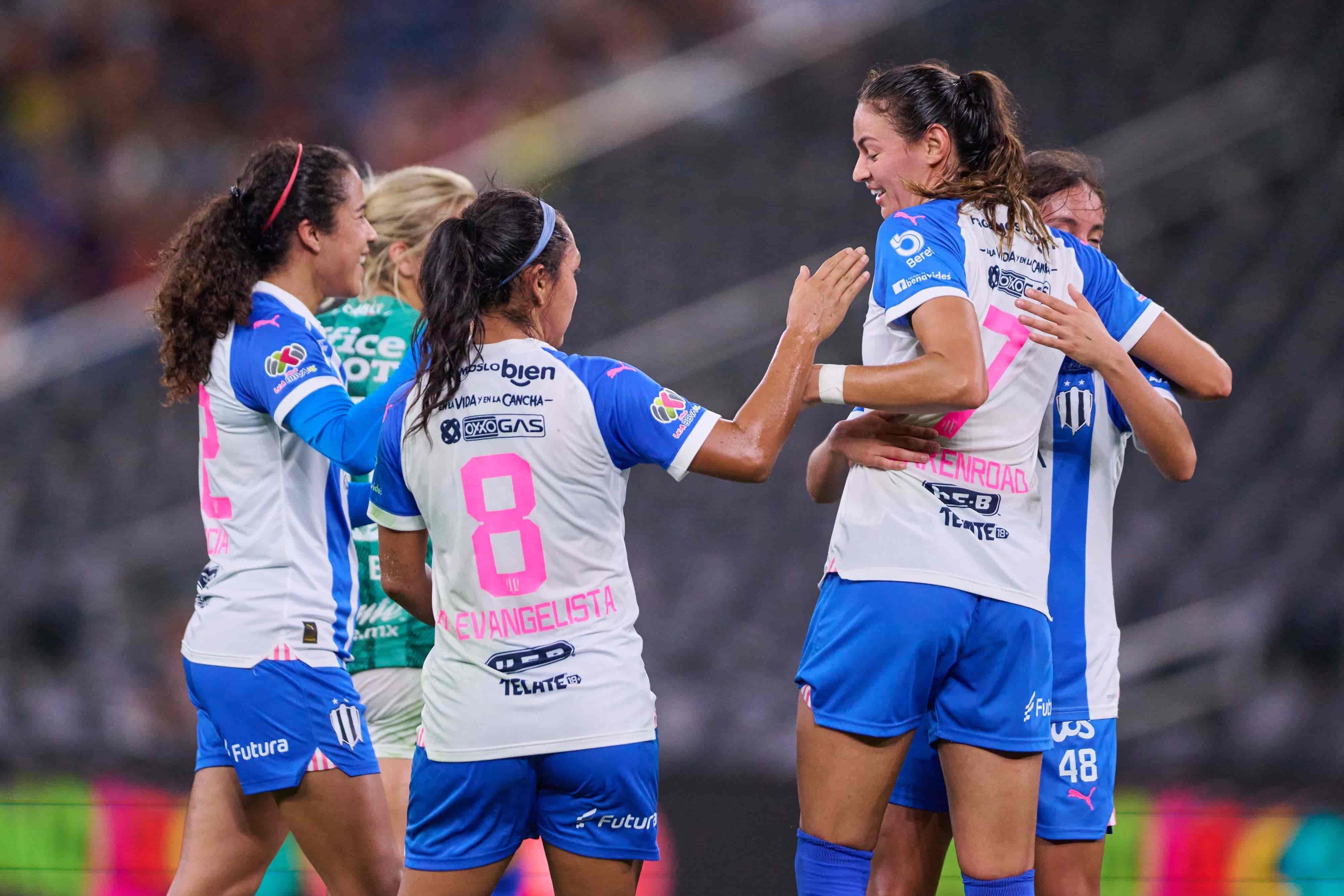 Christina Burkenroad hace cuatro goles.