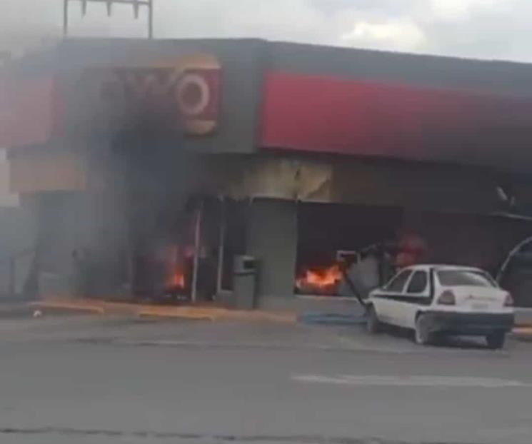 Incendia indigente una tienda de conveniencia