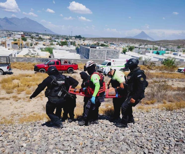 Acuchillan a hombre en García; lo trasladan a urgencias