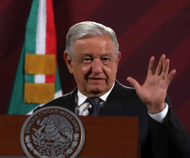 Calificación de Fitch a Pemex no afecta: AMLO