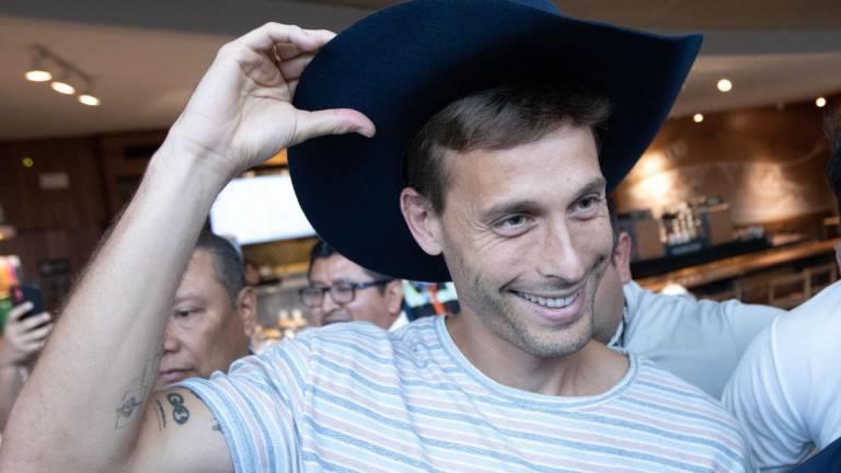 Tiene Canales tumultuario recibimiento