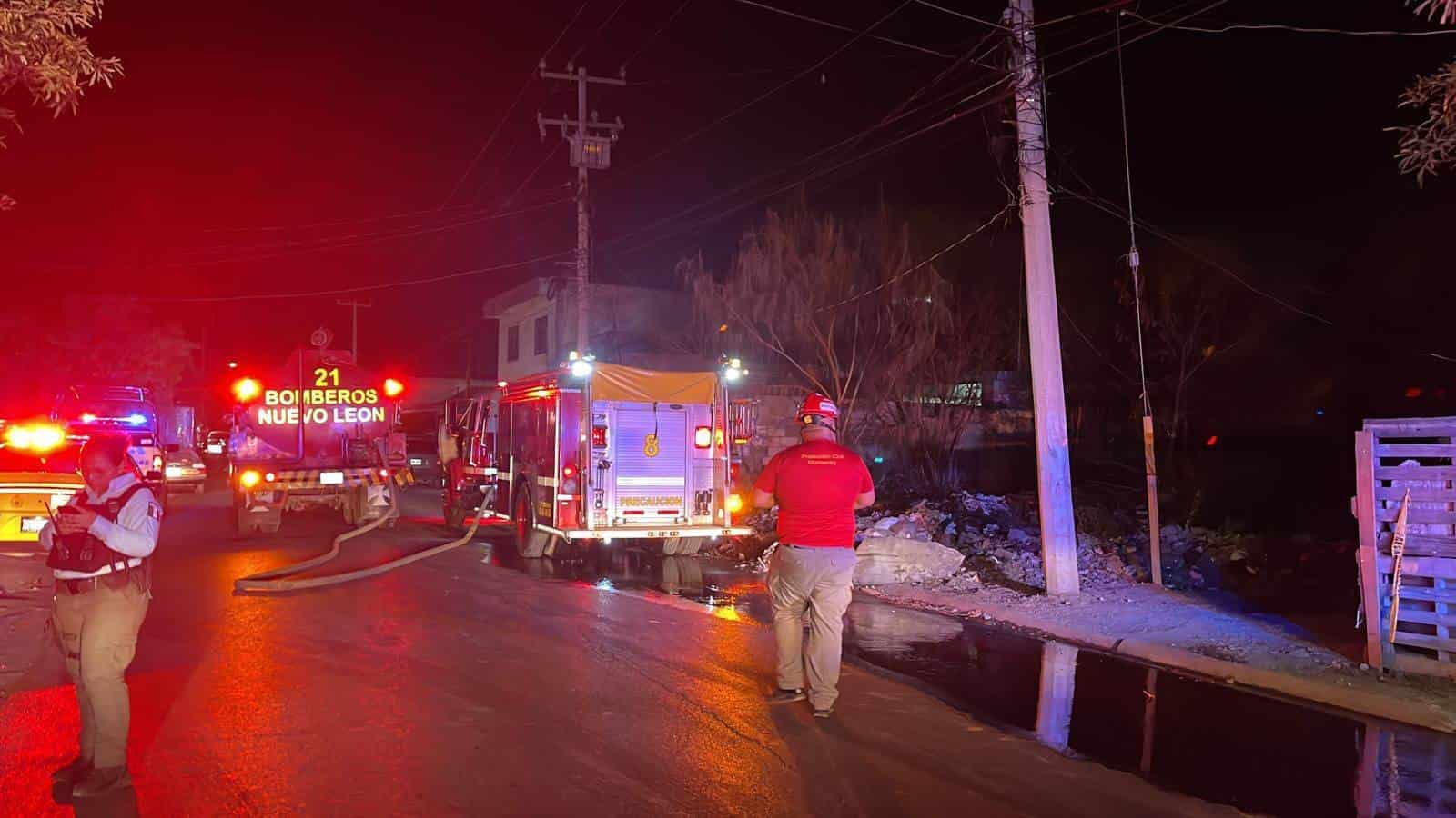 Dos domicilios se incendiaron en el área de la Colonia La Alianza, donde uno de ellos fue consumido en su totalidad, sin que se reportaran lesionados.