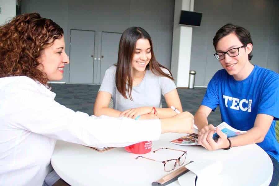 Tec lanza credenciales digitales que avalan competencias