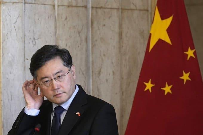 Destituye China a su Canciller