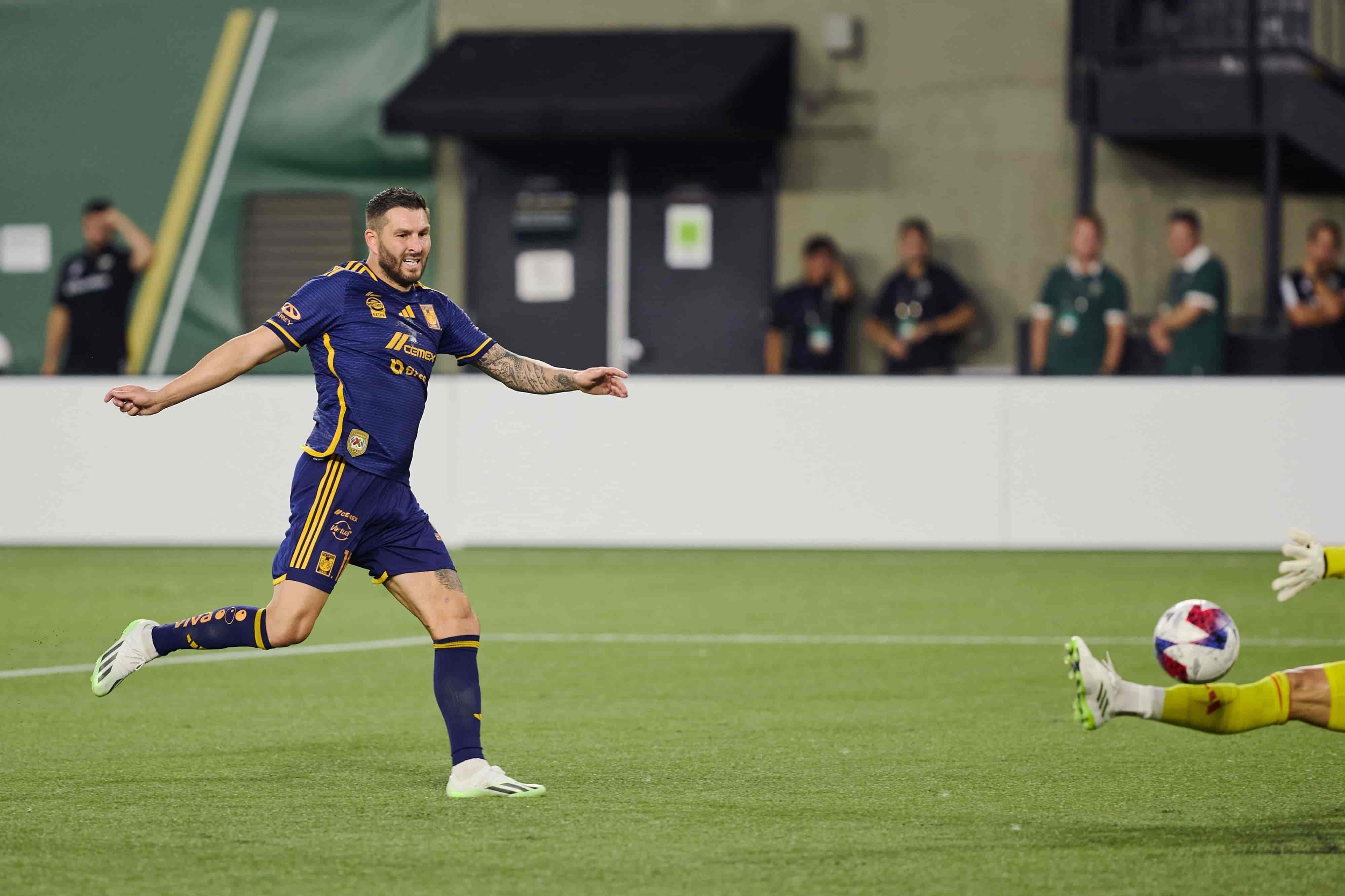 André Pierre Gignac empata el encuentro.