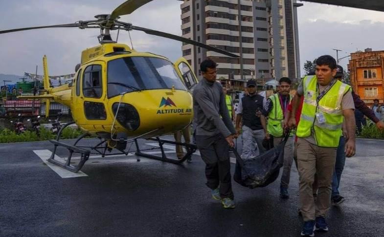 Inicia repatriación de familia fallecida en Nepal