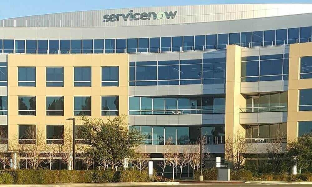 ServiceNow impulsa sus capacidades de IA Generativa