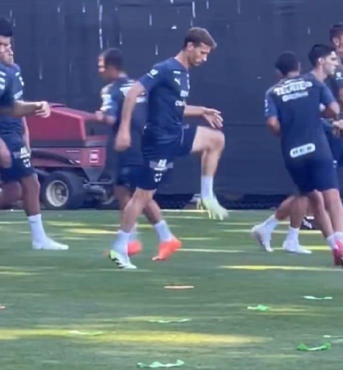 Ya entrenó Canales con sus compañeros en Rayados