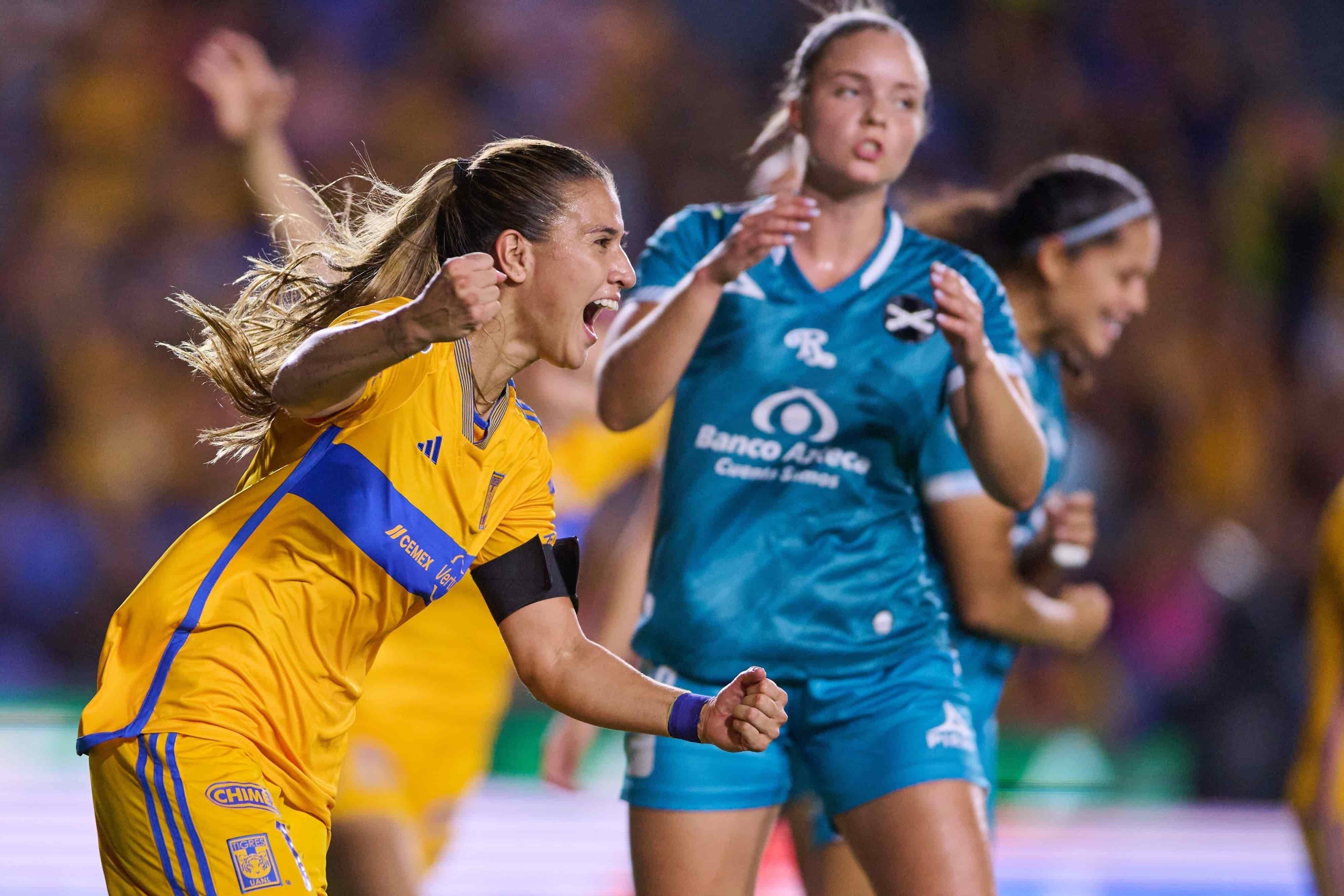 Nayelli Rangel hace el 2-0.